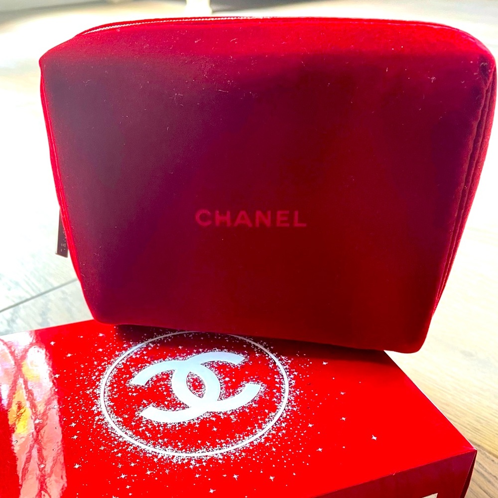CHANEL Makeup Cosmetic Pouch New Red Velvet Texture Bag Case w/ Gift Box